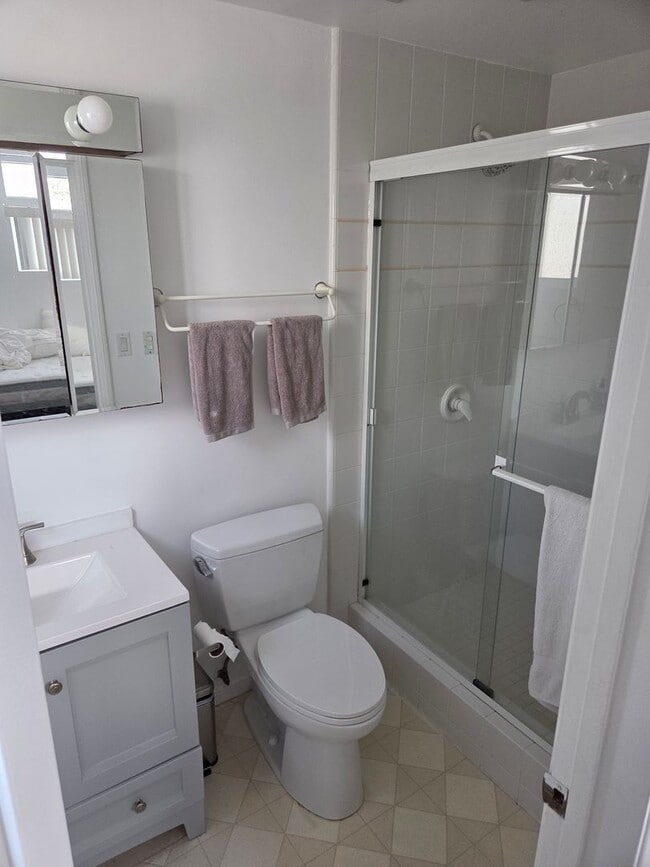 Building Photo - No back house!