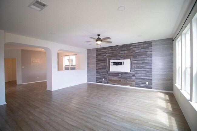 Building Photo - 2105 Ebony Dove St