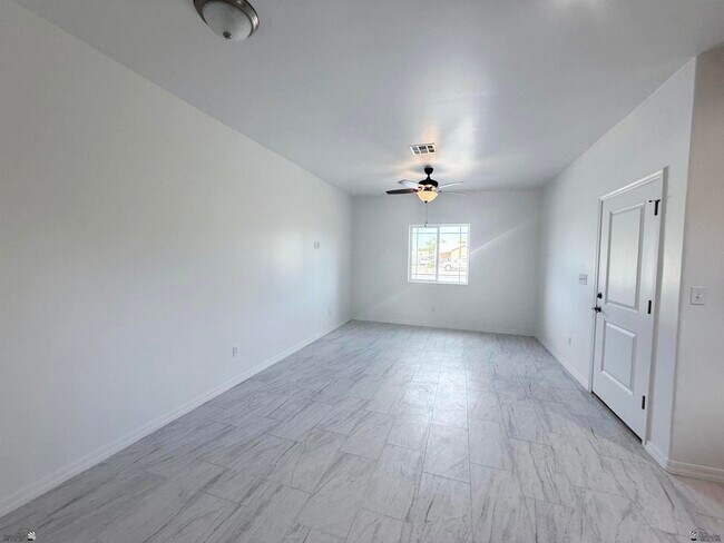 Building Photo - 436 S 17th Ave