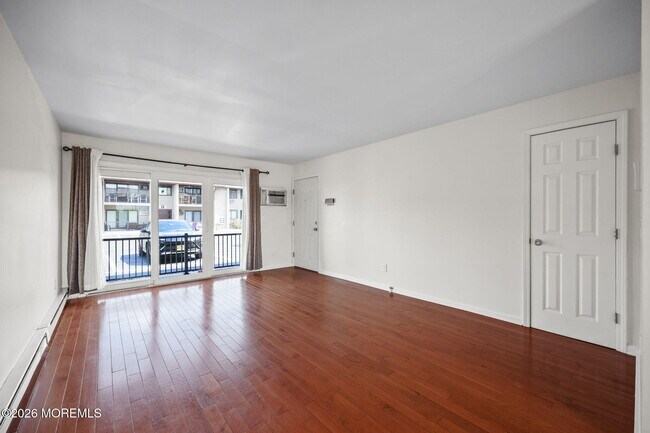 Building Photo - 330 Shore Dr