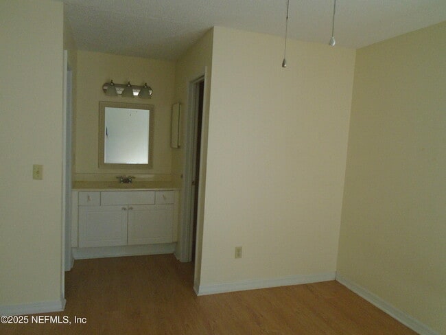 Building Photo - 10200 Belle Rive Blvd