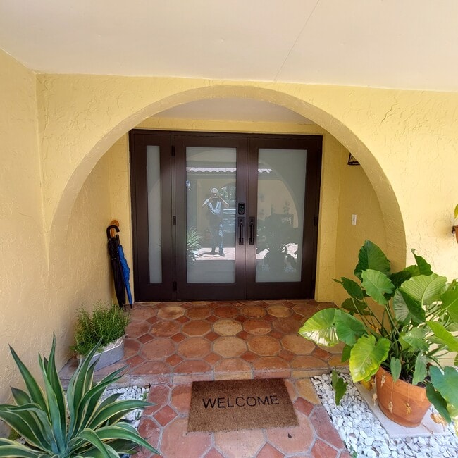 Building Photo - 3871 Alcantara Ave