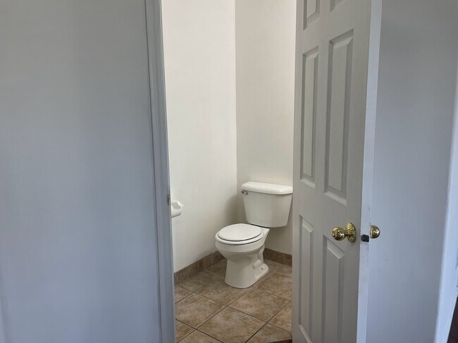 Building Photo - 3315 E Windhover Rd