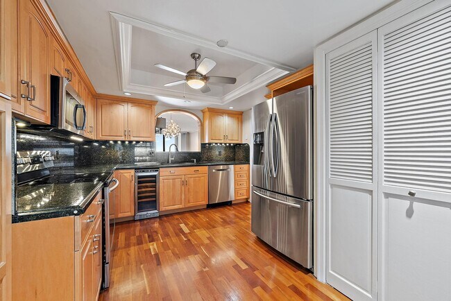 Building Photo - 356 Golfview Rd