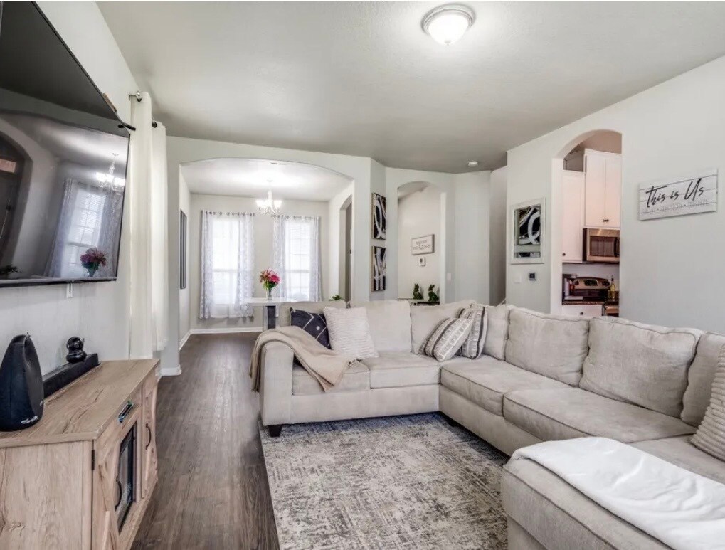 Building Photo - 6035 Enchantment