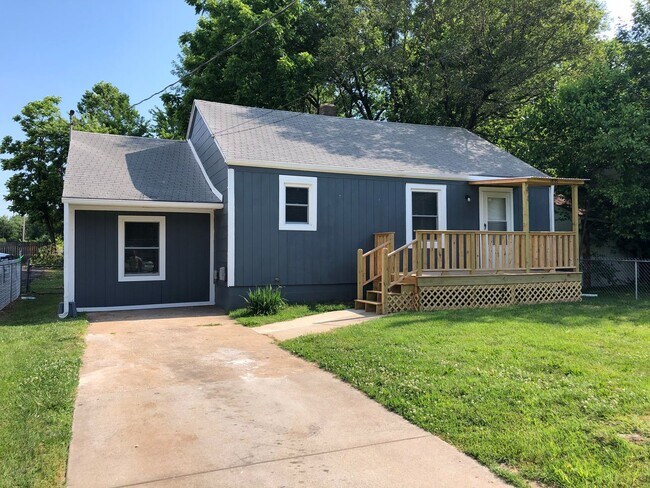 Primary Photo - Single Family House For Rent - Newly Remod...