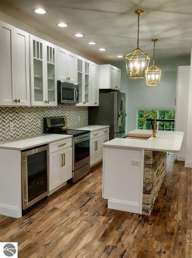 Building Photo - Step Into Luxury and Style – Impeccably Re...