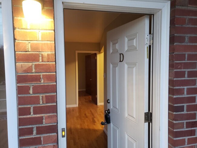 Building Photo - Fremont - Small Building - 1BR Top Floor C...
