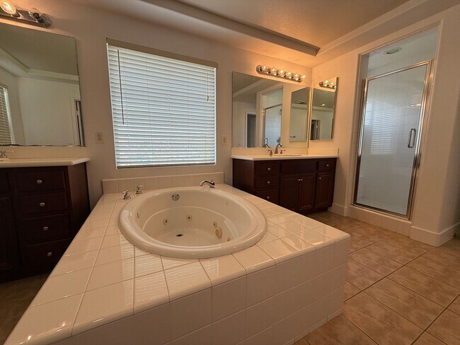 Building Photo - Fair Oaks Ranch 5 Bedroom Home in Canyon C...