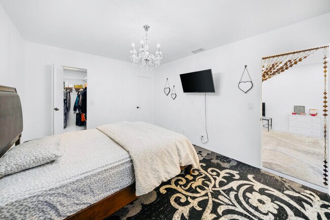 Building Photo - 129 Lake Carol Dr