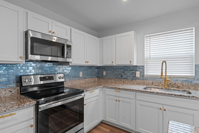 Building Photo - Dog Friendly Charming 4-Bedroom Home in Angier, NC