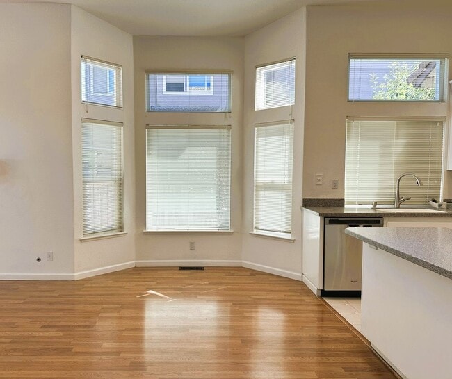 Building Photo - 2172 Dolen Pl