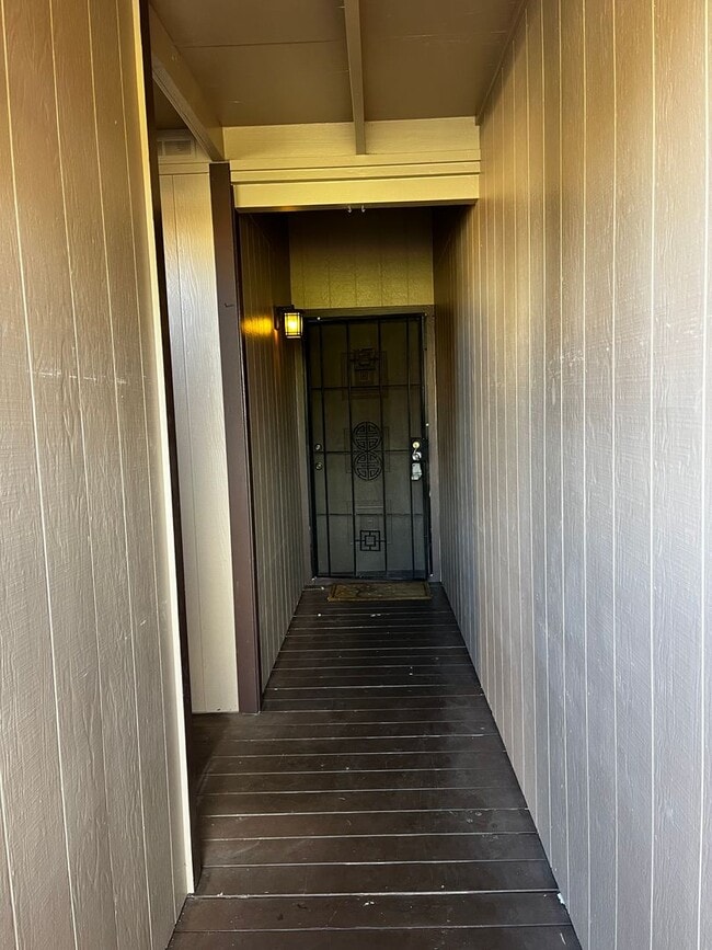 Building Photo - Spacious 3-Bedroom, 2-Bath Townhouse in Gr...