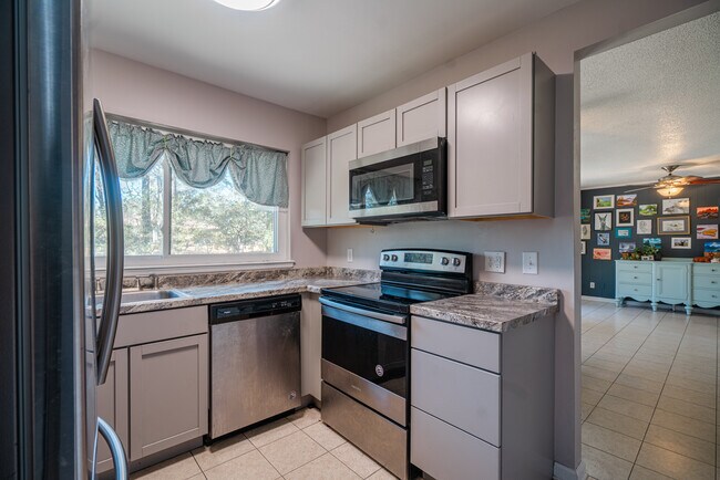 Building Photo - 615 Olmstead Dr