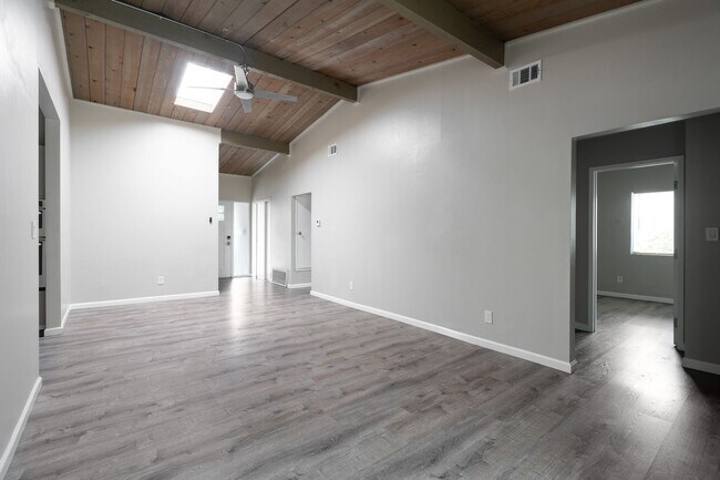 Building Photo - Attached garage!