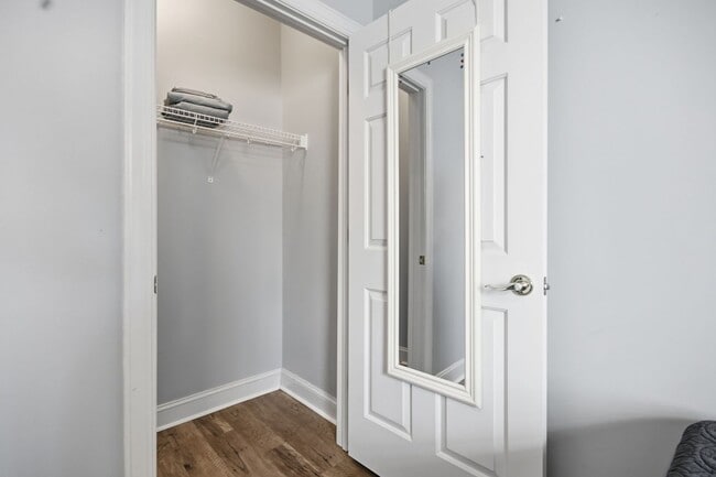 Building Photo - 3-Bedroom, 2Bath Condo end unit