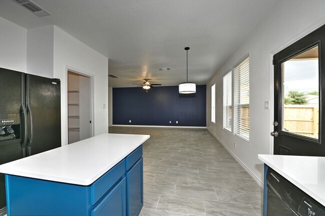 Building Photo - 5 bed | 3 bath | Corner lot | Fully remode...