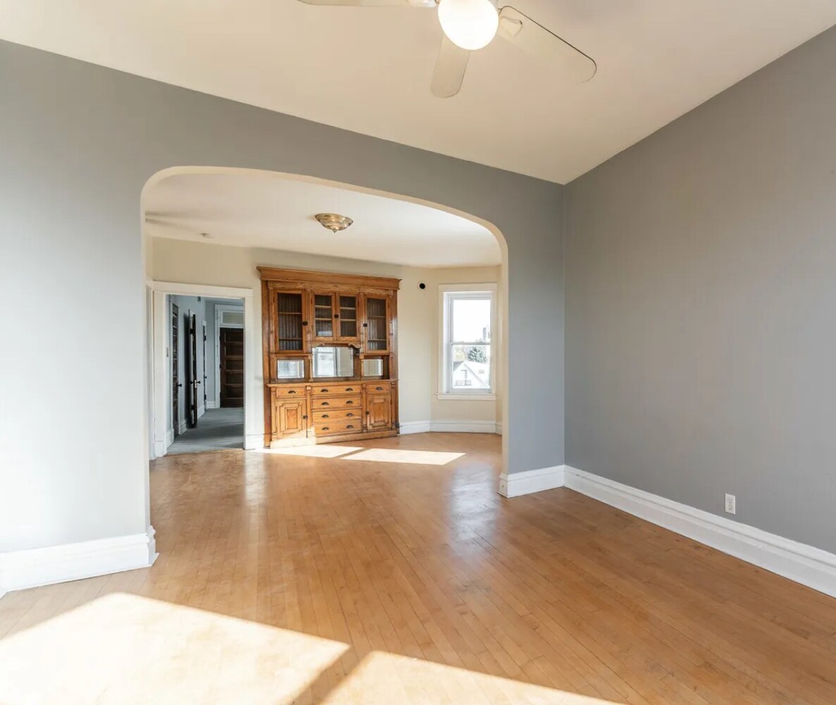 Building Photo - 2042 W Armitage Ave