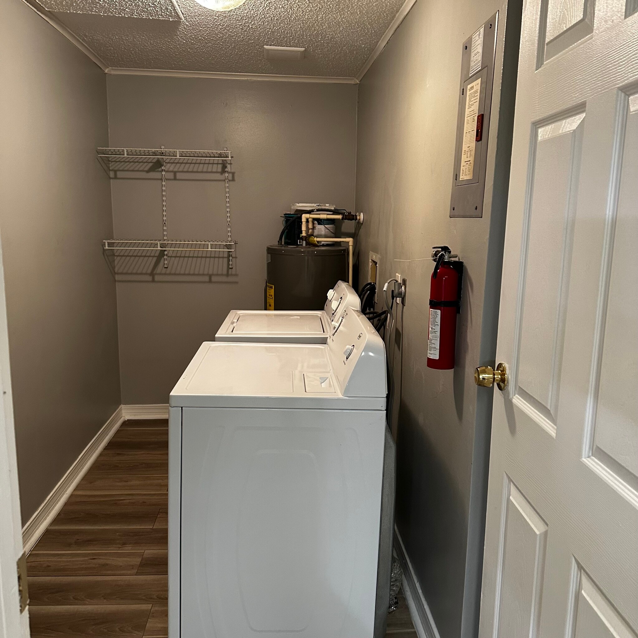 Building Photo - 590 7th Pl