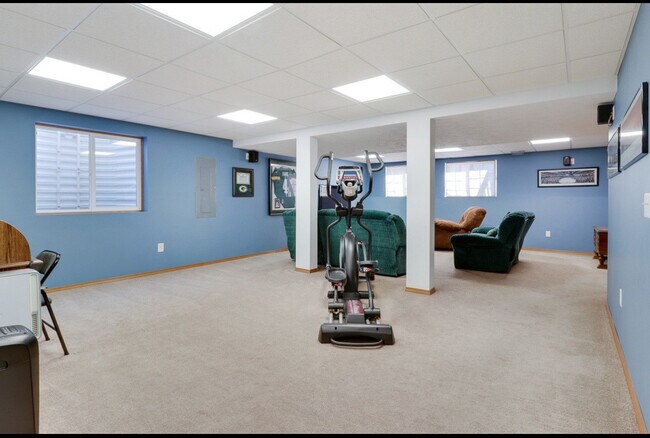 Building Photo - 2267 Heather Ridge Dr