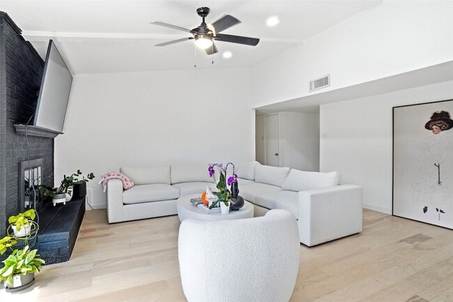 Building Photo - 1820 Castille Dr