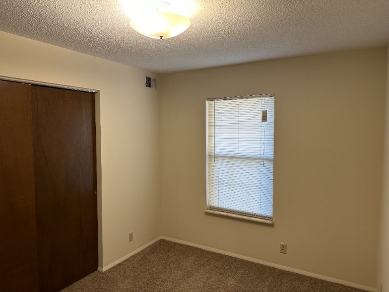 Building Photo - 606 Cumberland Dr