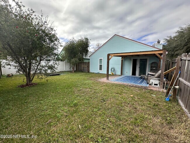 Building Photo - 1855 Alberta Ct N