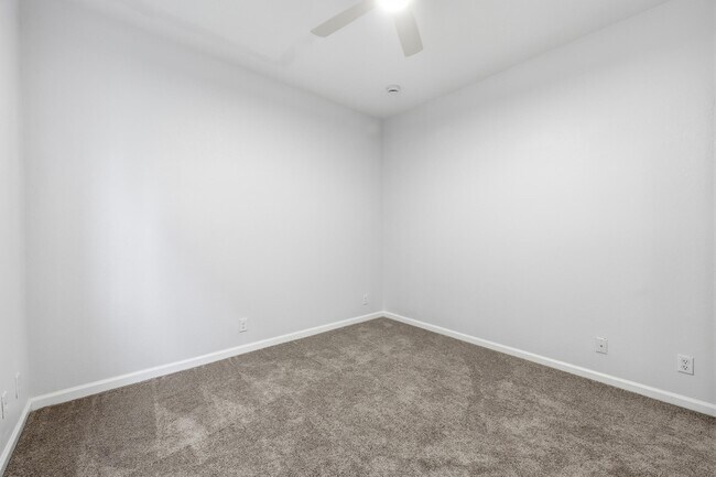 Building Photo - 5601 Spanish River Rd