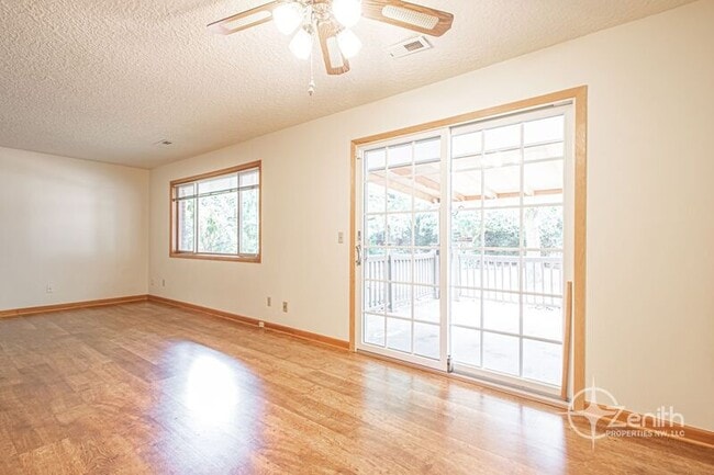 Building Photo - 6509 Louisiana Dr