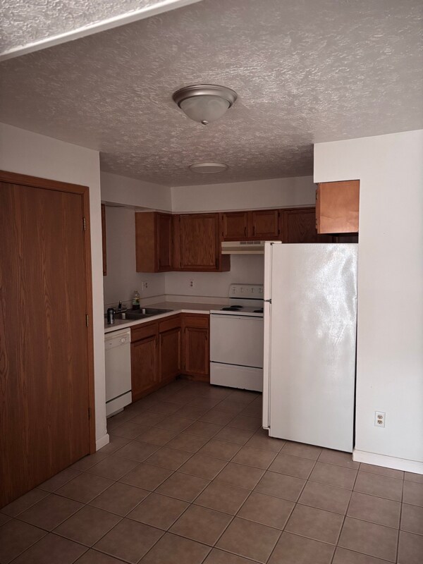 Building Photo - 50198 W Rustic Dr