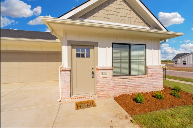 Building Photo - BRAND NEW 3 Bedroom/2 Bath Duplex in Godda...