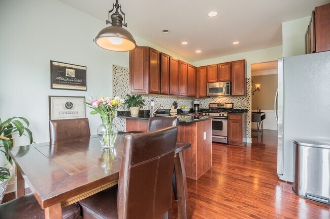 Building Photo - 216 Westbrook Dr