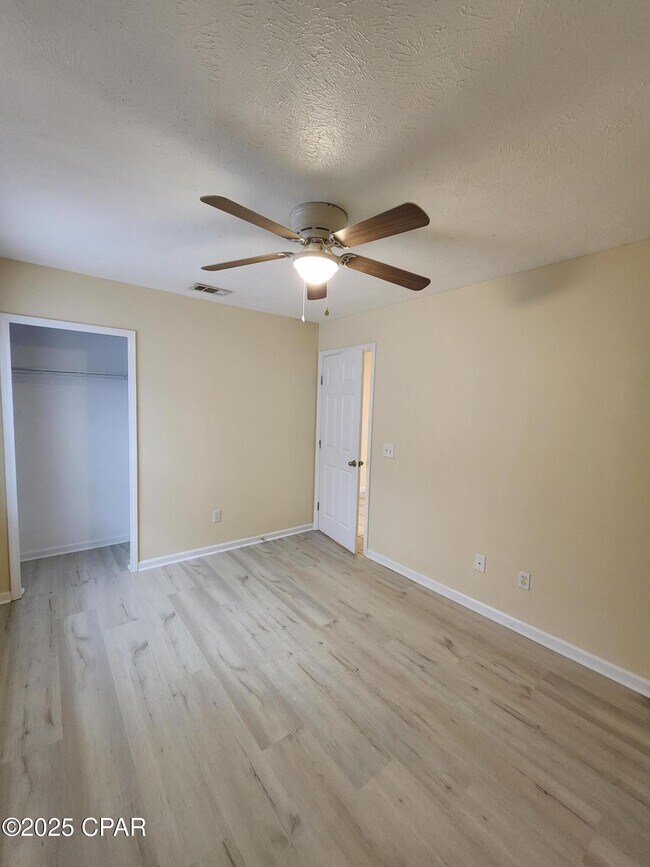 Building Photo - 5434 Sunset Ave