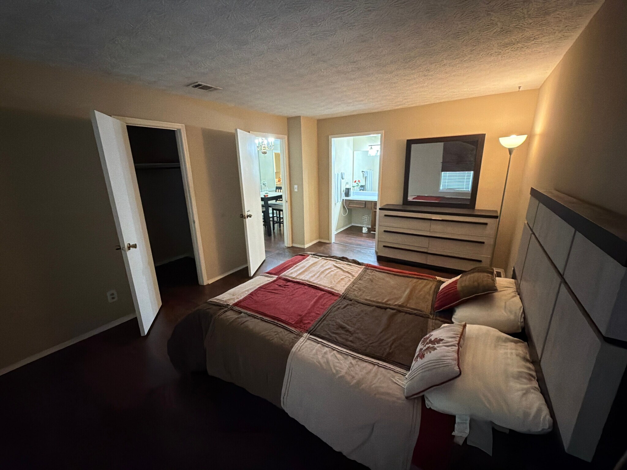 Building Photo - Room in Condo on Brockett Pl