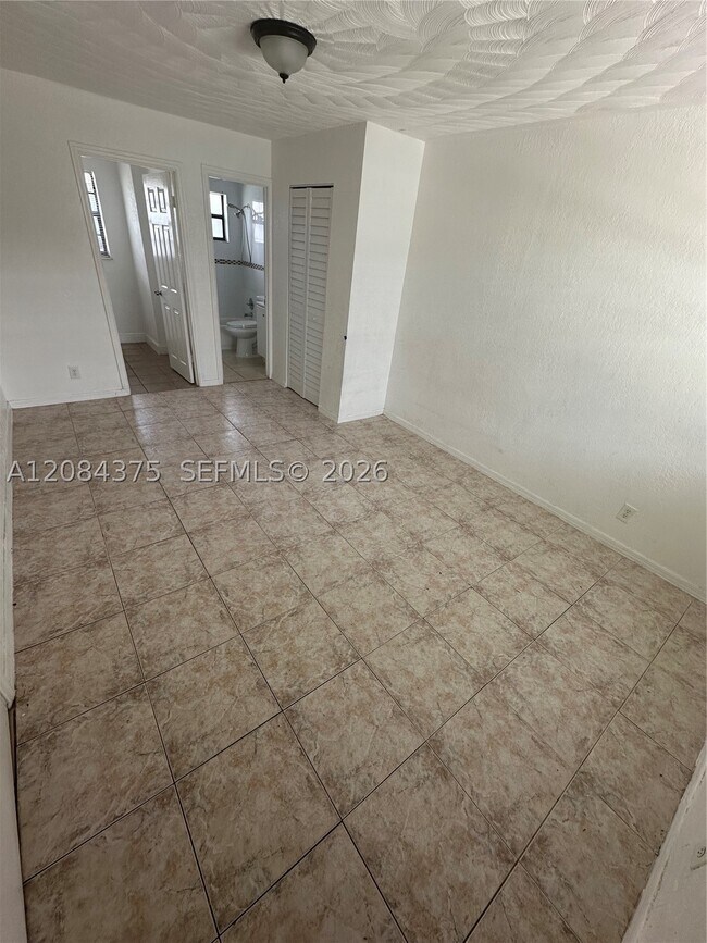 Building Photo - 4120 SW 19th St