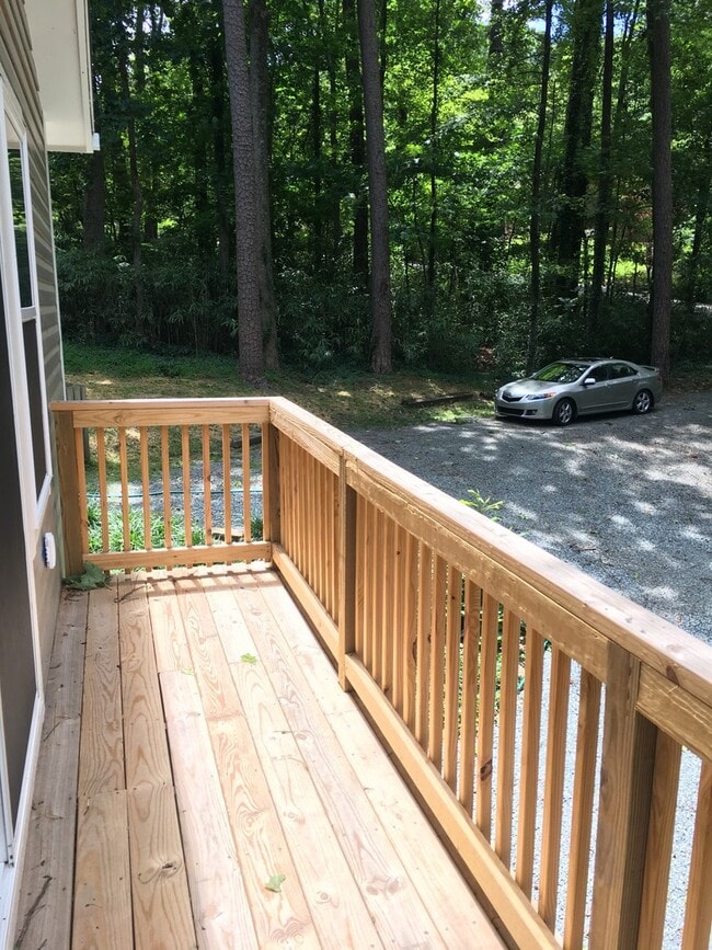 Building Photo - Sleek and Stylish, newly renovated 2 bedro...