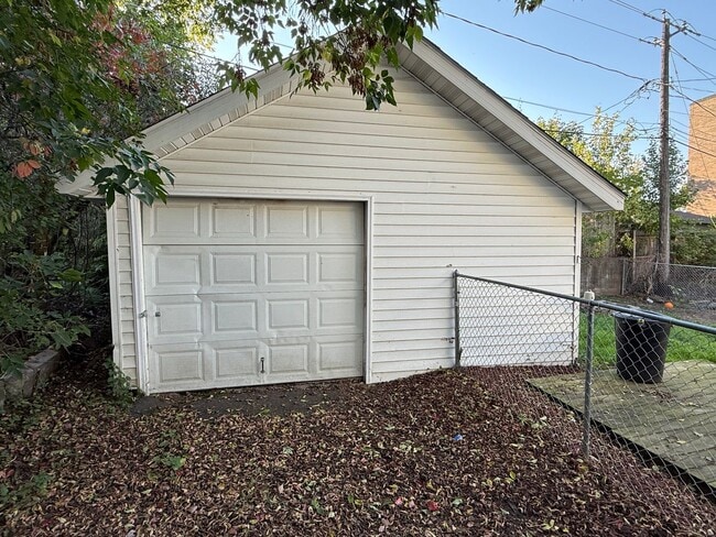 Building Photo - 25 9th St