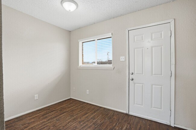 Building Photo - 1116 Hanover St