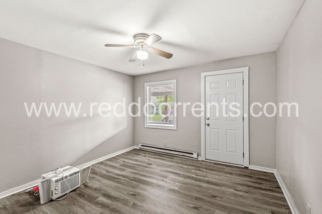 Building Photo - Affordable Comfort & Style Near Downtown I...