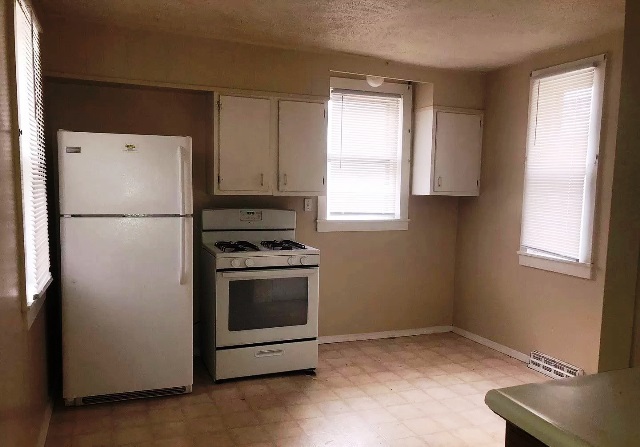 Building Photo - 706 W Graham St