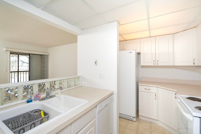 Building Photo - 22 Veronese Ct