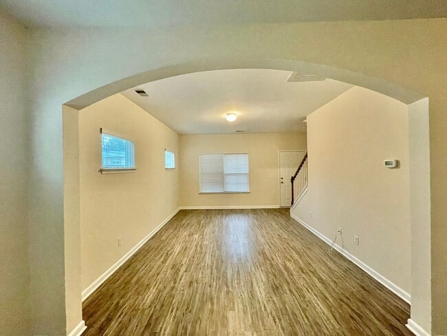 Building Photo - 244 Village Creek Way