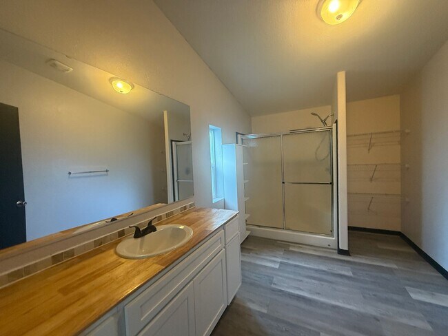 Building Photo - FR T L12795