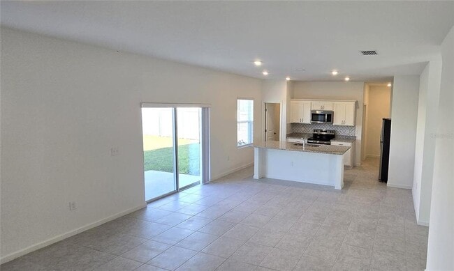 Building Photo - 2803 Poppy Ave