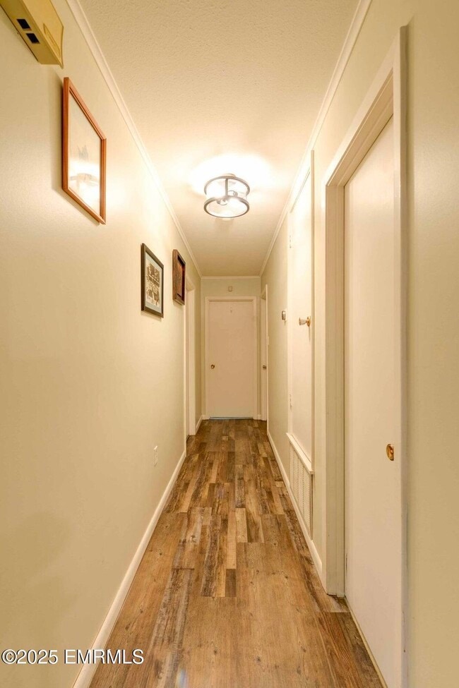 Building Photo - 108 Frances Ave