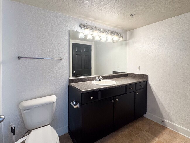 Building Photo - The Grande Downtown - Spacious 1/1 in the heart of Downtown Orlando!