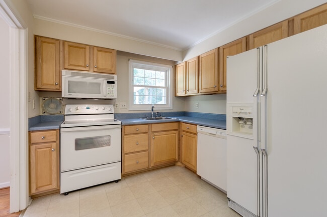 Building Photo - Beautiful Midlothian Rental in Prime Location! ***Available Early-Mid February***