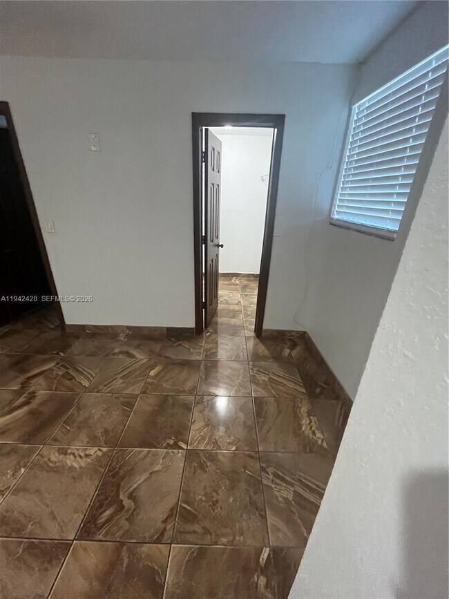 Building Photo - 700 N 68th Way