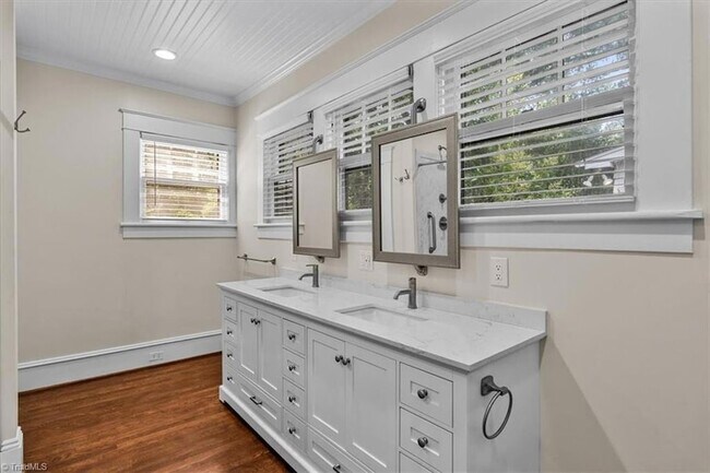 Building Photo - 213 Westover Terrace