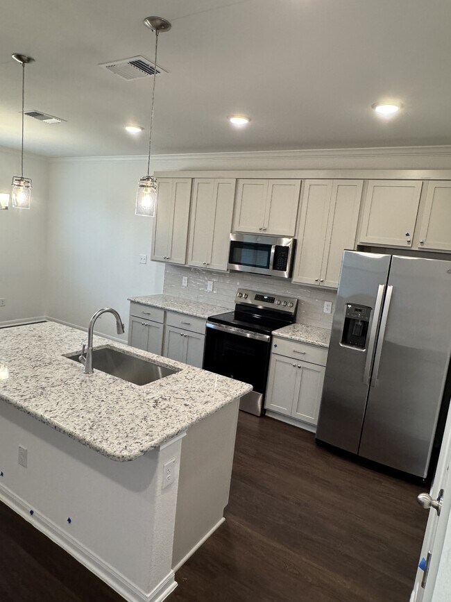 Building Photo - 8018 Timber Holw Ln